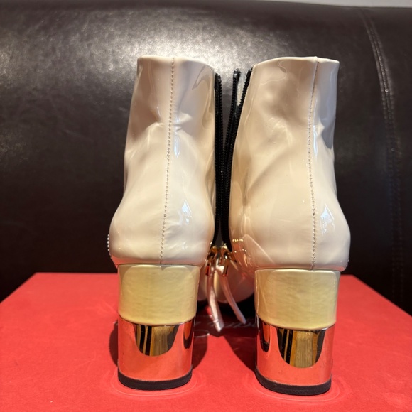 Roger Vivier White Boots - Picture 3 of 8